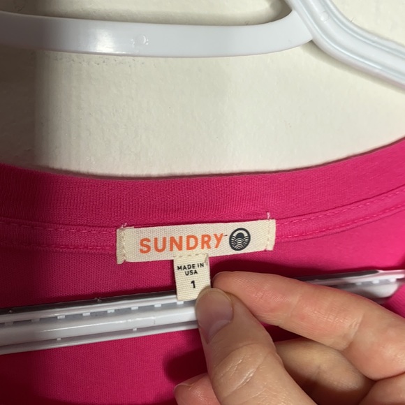 Sundry pink t-shirt with scattered white stars size S - Picture 5 of 8